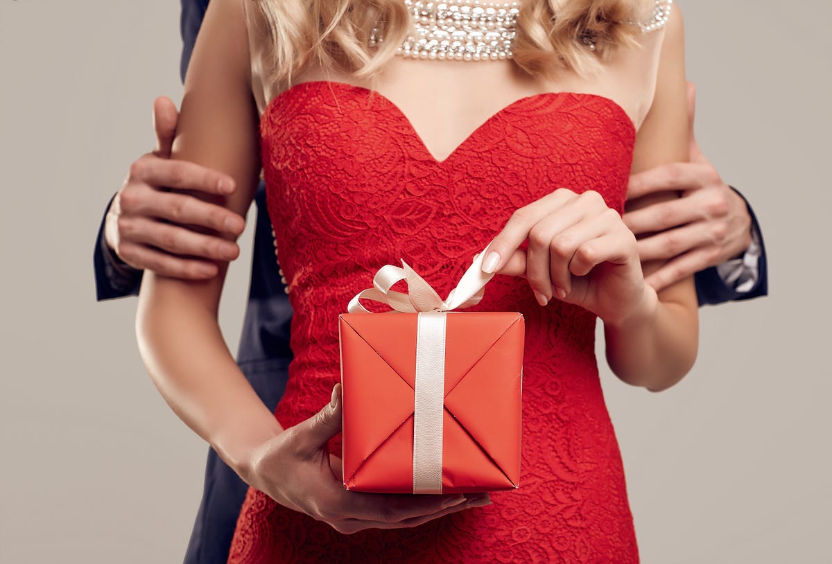 Is Buying an Expensive Gift for a Girlfriend a Good Idea or a Red Flag?