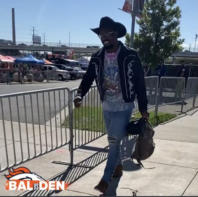 What Does Von Miller Wear? A Look at His Cool Fashion