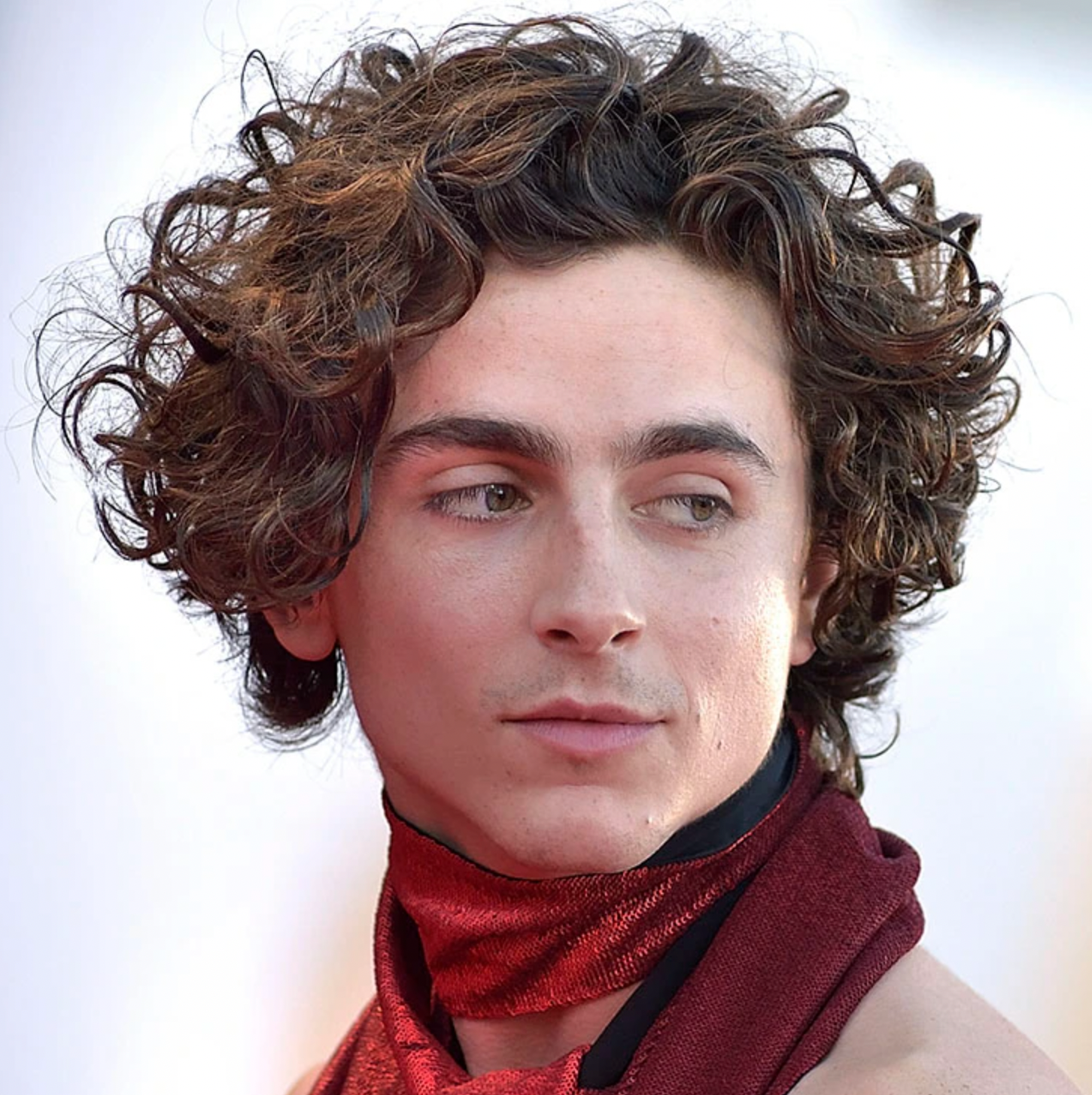 How to Manage Curly Hair for Guys: A Beginners Guide to Taming and Styling Your Natural Curls