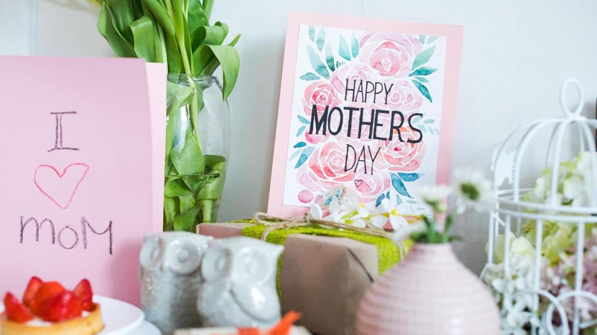 Best Personalized Mothers Day Gifts 2024: Easy Gift Ideas She Will Absolutely Love